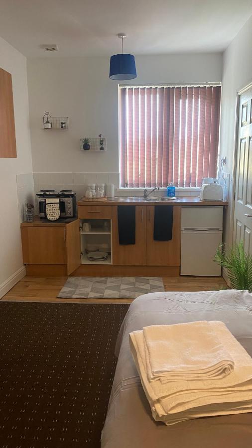 Bv Comfy Studio At Deighton Huddersfield Extérieur photo
